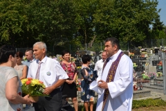 Modlitwę nad grobem Anny i Walentego oraz mszy przewodniczył ksiądz Grzegorz Hawel (prawnuk)