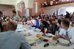 Przy stole po dobrym obiedzie