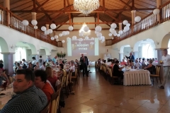 Na sali przy stołach